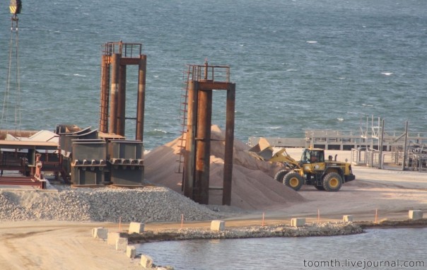 Киностудия "МосТфильм" представляет: Газовый мост в Крым. Стройка на керченском берегу Киностудия "МосТфильм" представляет: Газовый мост в Крым. Стройка на керченском берегу