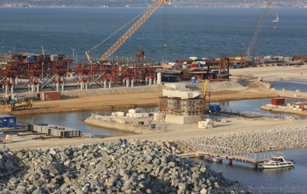 Киностудия "МосТфильм" представляет: Газовый мост в Крым. Стройка на керченском берегу Киностудия "МосТфильм" представляет: Газовый мост в Крым. Стройка на керченском берегу