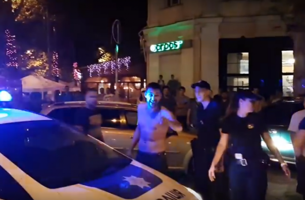 Ночью пять патрулей "селфи-полиции" Николаева терпели унижения от пьяных мажоров-дебоширов