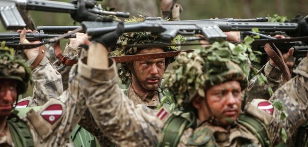 Против «агрессивной России»: к чему готовят гражданские ополчения стран Балтии Против «агрессивной России»: к чему готовят гражданские ополчения стран Балтии