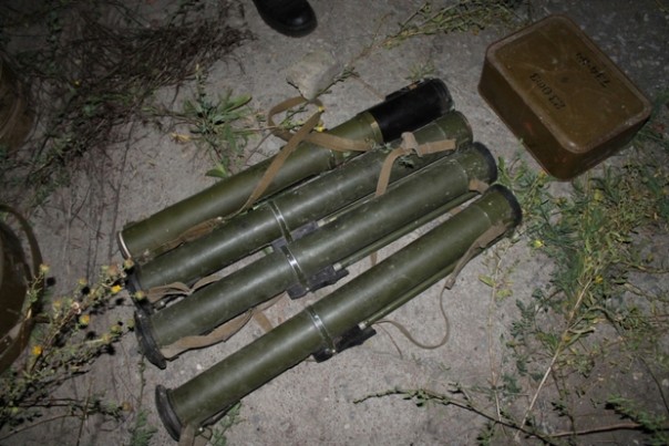 Сводка от НМ ЛНР 31 августа 2016 года. Генпрокуратура ЛНР изъяла из тайника в Ирмино около 13,5 тыс. единиц оружия и боеприпасов Сводка от НМ ЛНР 31 августа 2016 года. Генпрокуратура ЛНР изъяла из тайника в Ирмино около 13,5 тыс. единиц оружия и боеприпасов