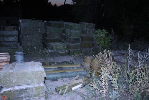 Сводка от НМ ЛНР 31 августа 2016 года. Генпрокуратура ЛНР изъяла из тайника в Ирмино около 13,5 тыс. единиц оружия и боеприпасов Сводка от НМ ЛНР 31 августа 2016 года. Генпрокуратура ЛНР изъяла из тайника в Ирмино около 13,5 тыс. единиц оружия и боеприпасов