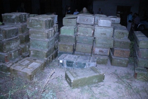 Сводка от НМ ЛНР 31 августа 2016 года. Генпрокуратура ЛНР изъяла из тайника в Ирмино около 13,5 тыс. единиц оружия и боеприпасов Сводка от НМ ЛНР 31 августа 2016 года. Генпрокуратура ЛНР изъяла из тайника в Ирмино около 13,5 тыс. единиц оружия и боеприпасов