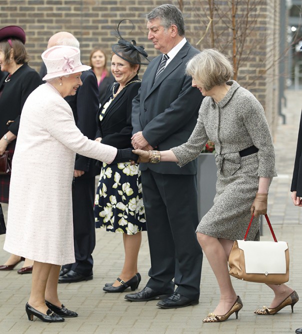 Тереза Мэй: жёсткость в леопардовых туфлях
