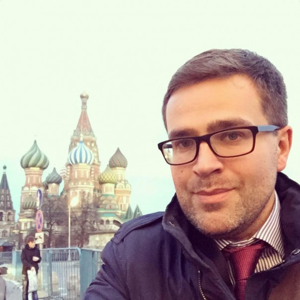 Кто стоит за Спиной Путина, Усами Пескова, Сурковской пропагандой, Минобороны Роисси и Мuд Роисси