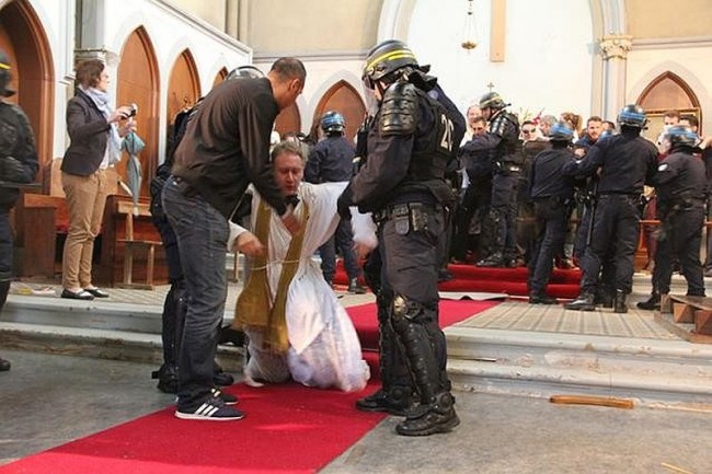 В Париже сносят христианскую церковь