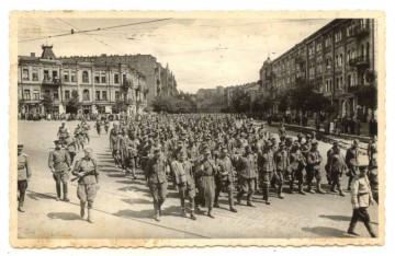 16 августа 1944 года. Конвоирование немецких военнопленных по Киеву