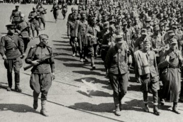 16 августа 1944 года. Конвоирование немецких военнопленных по Киеву