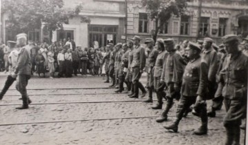 16 августа 1944 года. Конвоирование немецких военнопленных по Киеву