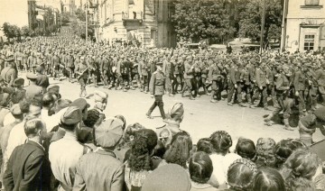 16 августа 1944 года. Конвоирование немецких военнопленных по Киеву