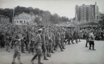 16 августа 1944 года. Конвоирование немецких военнопленных по Киеву