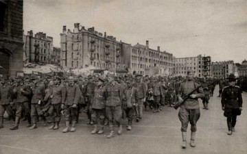 16 августа 1944 года. Конвоирование немецких военнопленных по Киеву