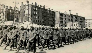 16 августа 1944 года. Конвоирование немецких военнопленных по Киеву