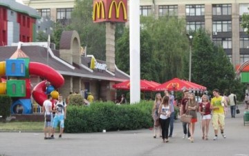 Волонтёра отказались обслужить на украинском языке в харьковском  McDonald's – «зрада»!