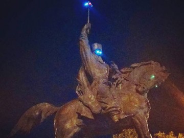 Кибергетман-трансформер напугал жителей Киева