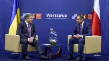 Порошенко готов открыто обсуждать с Польшей Волынскую резню