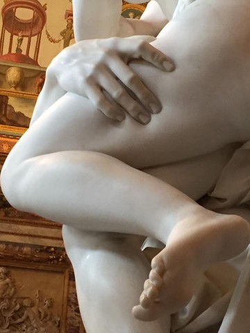 Это мрамор. Понимаете, мрамор!