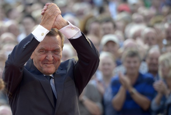 Шредер объяснил, почему Европе нужна сильная Россия Шредер объяснил, почему Европе нужна сильная Россия