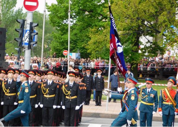 В Донецке прошла торжественная церемония принятия присяги курсантами ДонВОКУ
