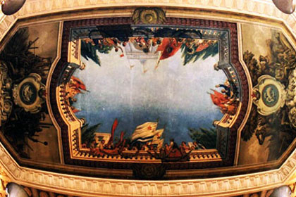 Больше не цветёт, но всё еще пахнет: В Раде декоммунизировали потолок с панно «Цветущая Украина»