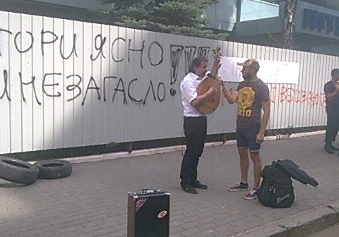 Под офисом «Интера» ставят палатки и организуют новый «майдан» Под офисом «Интера» ставят палатки и организуют новый «майдан»