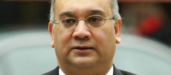 Британский политик покинул свой пост из-за секса с мужчинами-проститутками