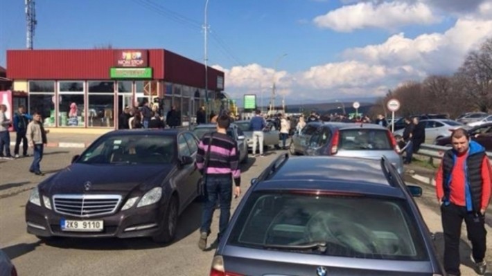 Пробка из тысячи автомобилей скопилась на границе Украины и Польши Пробка из тысячи автомобилей скопилась на границе Украины и Польши