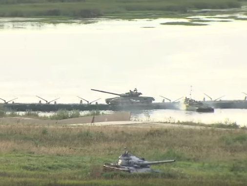 Демонстрация возможностей боевой техники на форуме «Армия-2016»