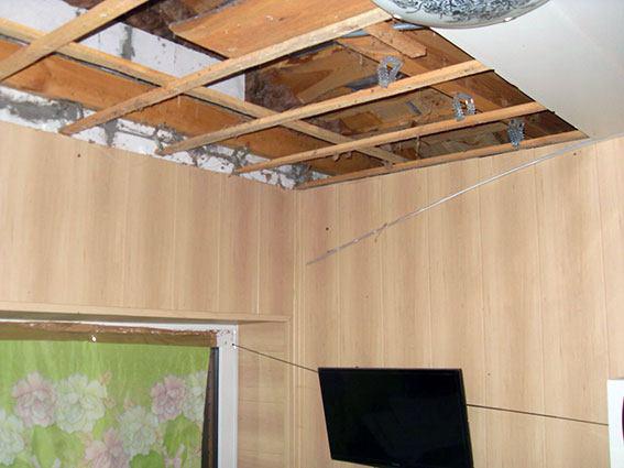 На Харьковщине из гранатомета обстреляли частный дом На Харьковщине из гранатомета обстреляли частный дом