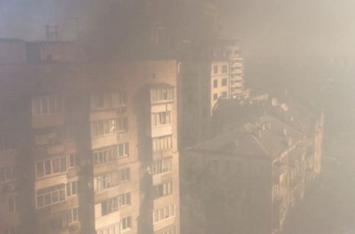 «Азов» блокирует офис «Киевгорстроя»: ранены два полицейских «Азов» блокирует офис «Киевгорстроя»: ранены два полицейских