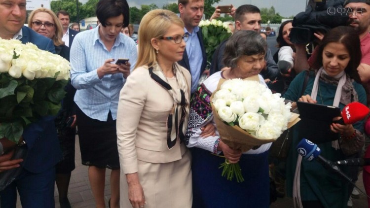 Азаров поддержал намерение Тимошенко устроить на Украине новый Майдан Азаров поддержал намерение Тимошенко устроить на Украине новый Майдан