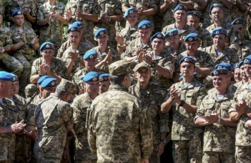 Зачем Порошенко установил капкан для военнослужащих-контрактников?