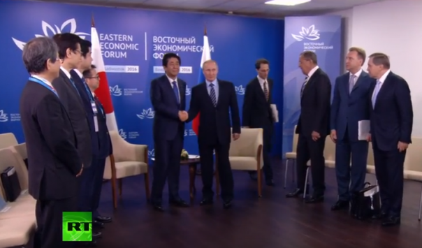 Владимир Путин встречается с премьер-министром Японии
