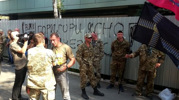 Под офисом «Интера» ставят палатки и организуют новый «майдан» Под офисом «Интера» ставят палатки и организуют новый «майдан»