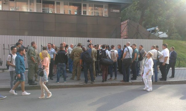 Под офисом «Интера» ставят палатки и организуют новый «майдан» Под офисом «Интера» ставят палатки и организуют новый «майдан»