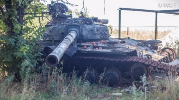 Подбитые украинские Т-64 в Коминтерново и по дороге к нему Подбитые украинские Т-64 в Коминтерново и по дороге к нему