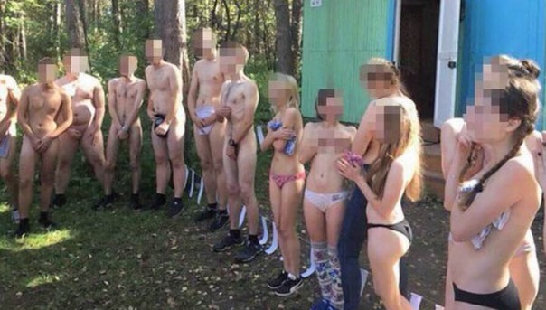 Европейские ценности становятся всё ближе: "голое" посвящение в студенты и обнажённый квест на дороге