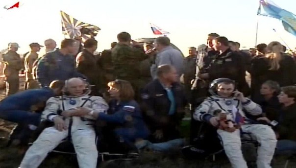 Последний "Союз" старой серии доставил экипаж МКС на Землю