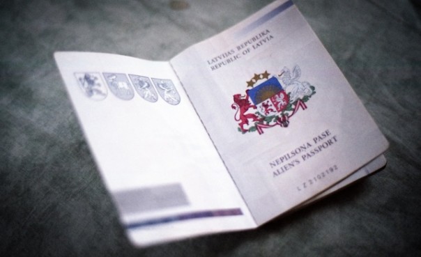 Неграждане Прибалтики смогут въезжать в РФ без виз