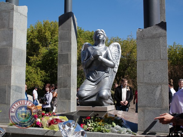 В Макеевке открыт памятник жителям города, убитым ВСУ