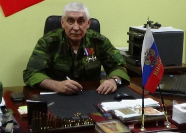 Он немало дорог прошагал, Он друзей боевых не бросал, Был отважен в бою и подтянут в строю, Генерал... генерал... генерал