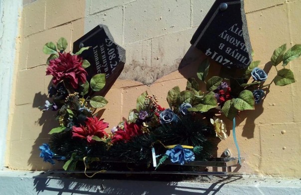 В Полтаве оказывается не любят хероев "АТЫ" - за ночь разбили 5 мемориальных досок В Полтаве оказывается не любят хероев "АТЫ" - за ночь разбили 5 мемориальных досок