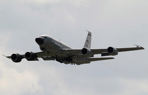 СМИ: Иран угрожал сбить два самолета-разведчика США, совершавших полет у его границ