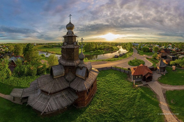 From Russia with love: иностранцы зачастили в Россию