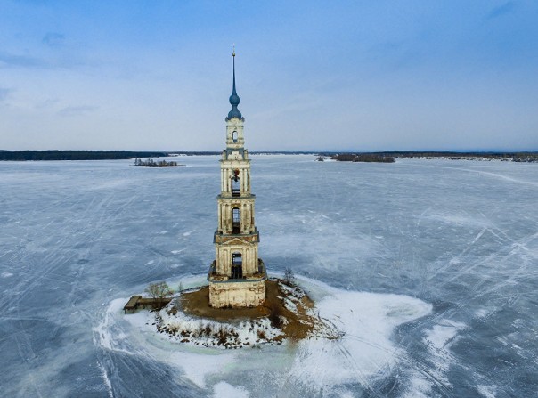 From Russia with love: иностранцы зачастили в Россию