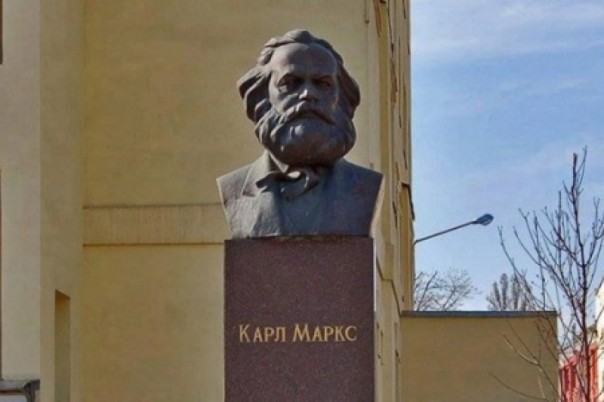 Патриоты хотят посадить Вальцмана за бюстик Карла Маркса