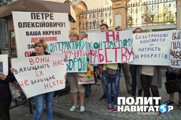 Солдатские матери потребовали от Порошенко отпустить «контрактных рабов» из АТО Солдатские матери потребовали от Порошенко отпустить «контрактных рабов» из АТО