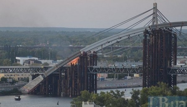 Путин в Крыму - «кастрюли» в дыму. Юлия Витязева Путин в Крыму - «кастрюли» в дыму. Юлия Витязева