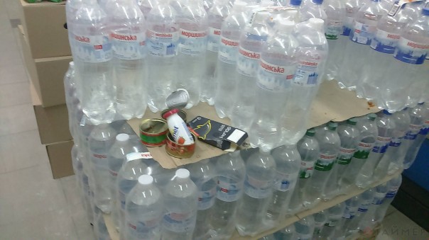 Голодные бунты: На Украине захватили супермаркет и ресторан ради еды