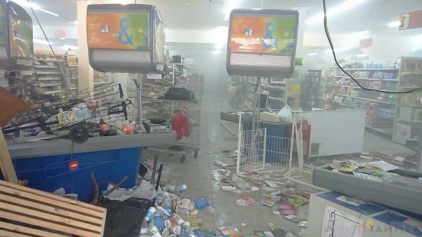 Голодные бунты: На Украине захватили супермаркет и ресторан ради еды